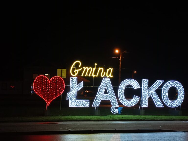 Łącko. Przyjezdnych wita świetlna iluminacja. W zimie zmieni wygląd