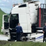 wypadek, obwodnica Starego Sącza, Opel, droga zablokowana, wypadek osobówki z ciężarówką