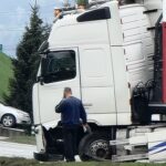 wypadek, obwodnica Starego Sącza, Opel, droga zablokowana, wypadek osobówki z ciężarówką