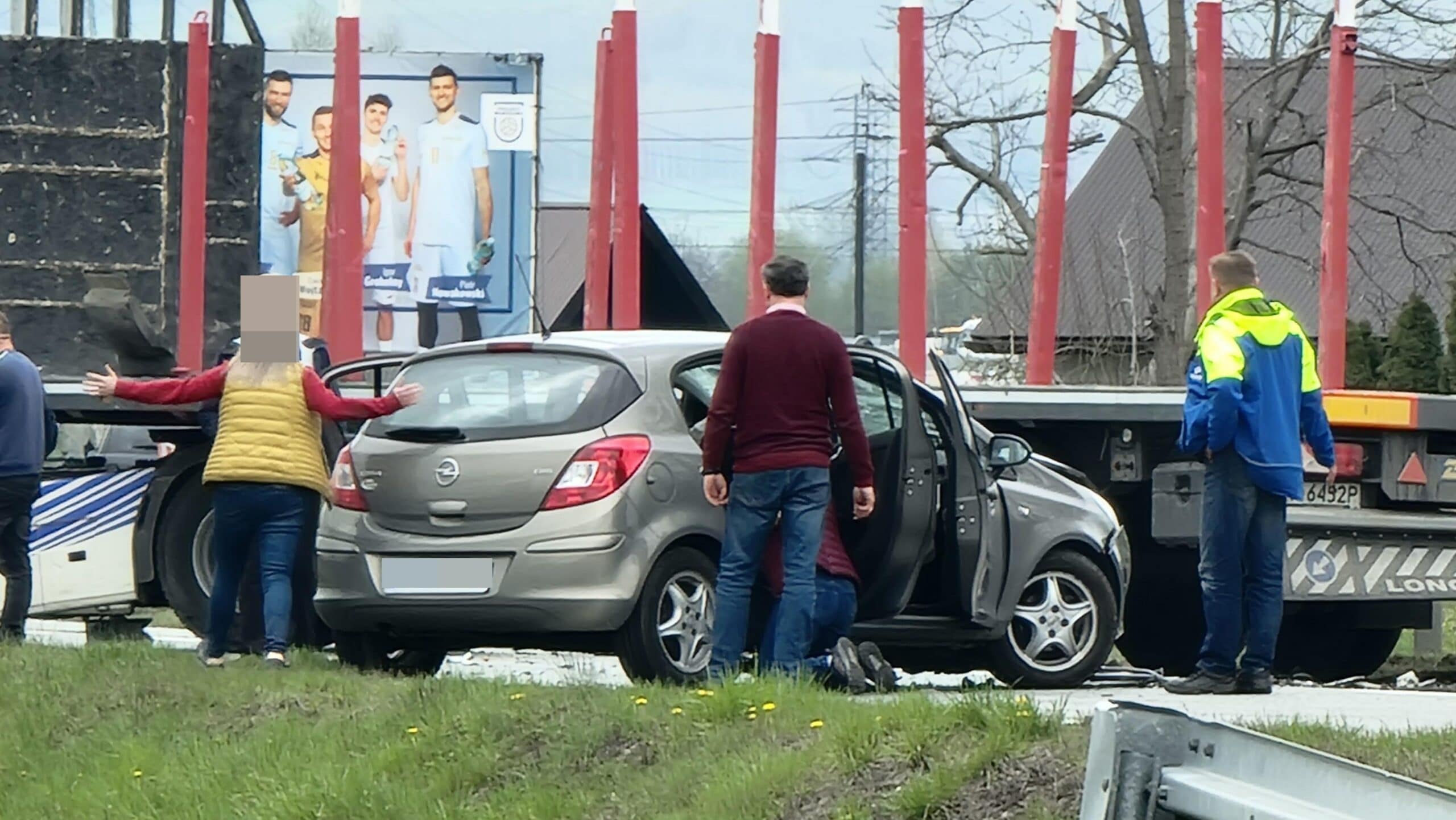 wypadek, obwodnica Starego Sącza, Opel, droga zablokowana, wypadek osobówki z ciężarówką