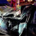 Nowy Sącz, ul. Łukasińskiego- samochód osobowy wypadł z drogi i złamał betonową latarnie