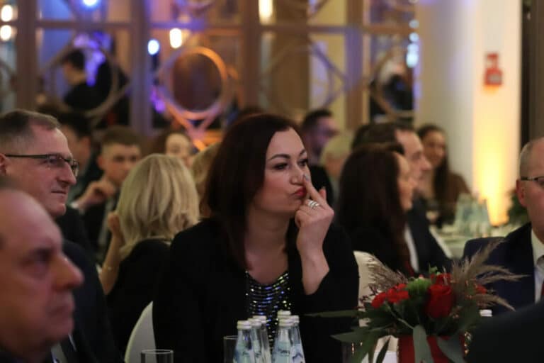 Rozmyślania nieparlamentarne. Paluszek i główka