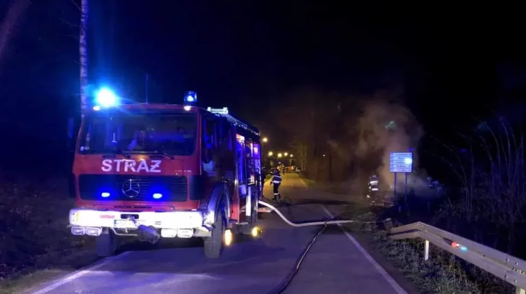 Sądecczyzna. Wybite szyby, zniszczone samochody i elewacja