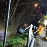 Korzenna samochód w potoku