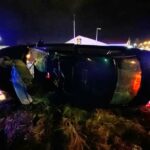 Nowy Sącz, ul. Łukasińskiego- samochód osobowy wypadł z drogi i złamał betonową latarnie