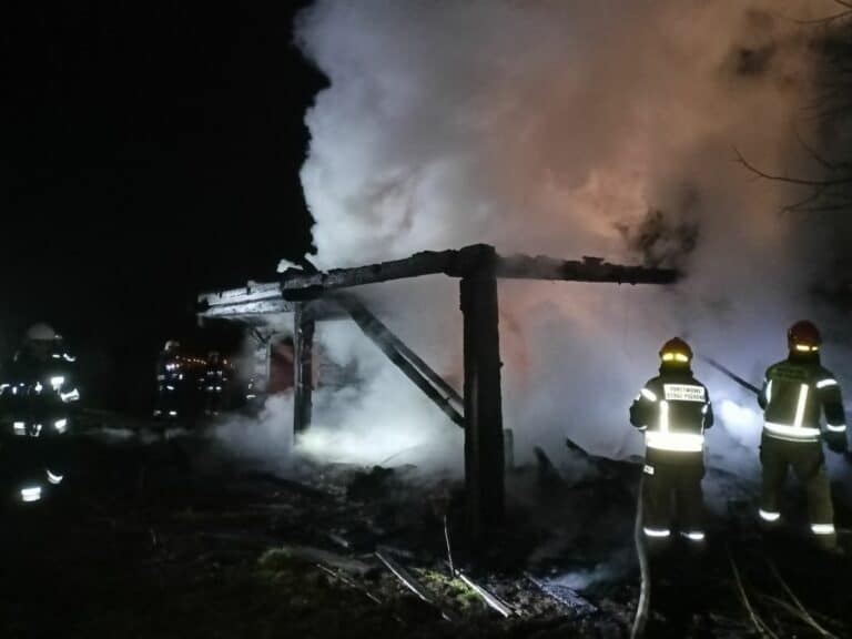Pożar w Suchej Strudze. Płonęła drewniana szopa