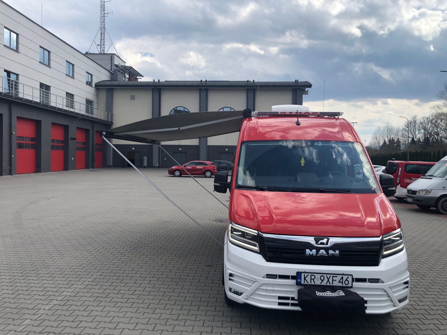 nowy samochód do przewozu zespołów poszukiwawczych
