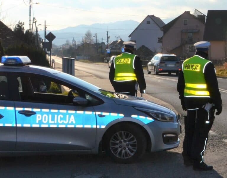 Idą święta. Na drogach w regionie będzie więcej policyjnych patroli i kontroli