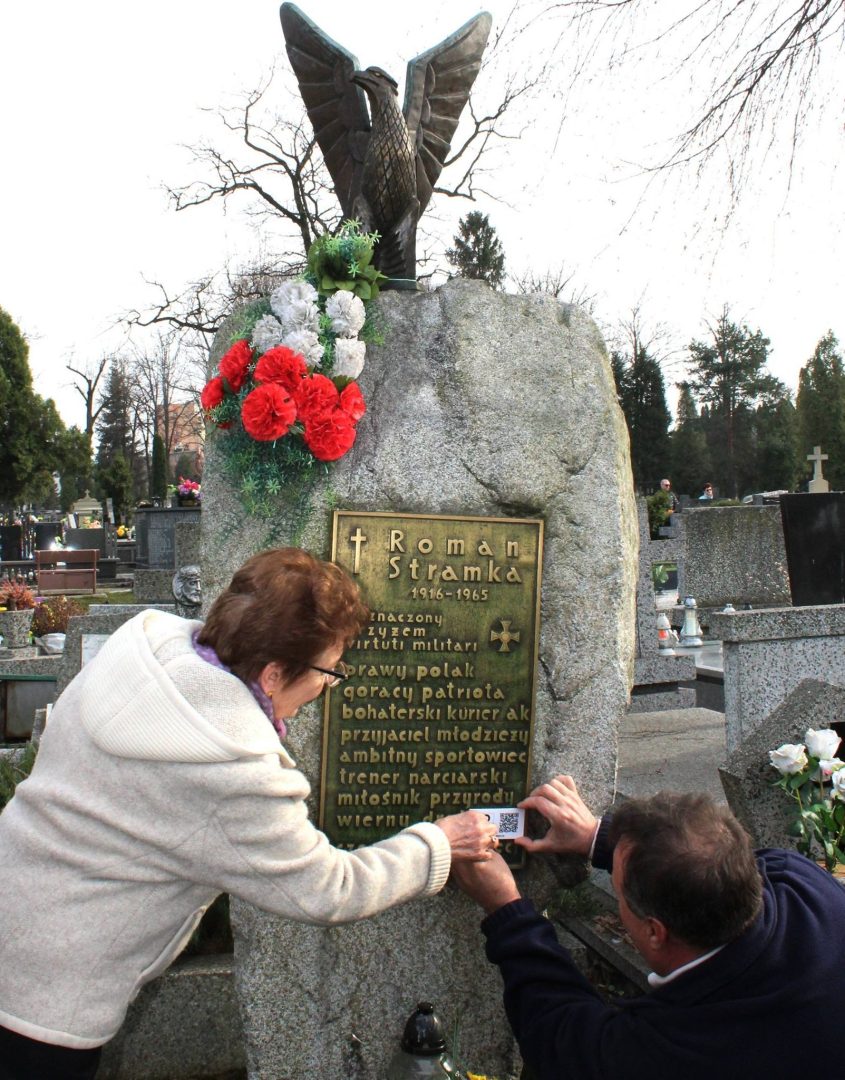 tabliczka z nagrobka Romana Stramki