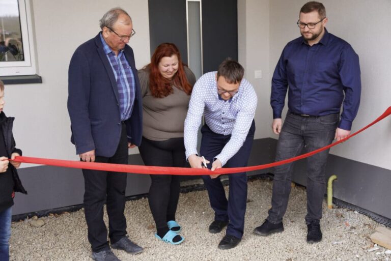 Nowe domy dla ludzi w potrzebie dzięki fundacji Renovo