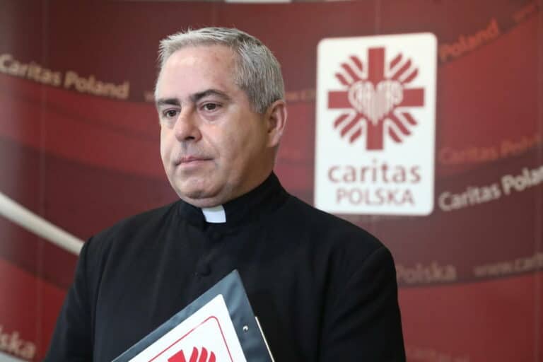 Caritas Polska: seniorzy w trudnej sytuacji materialnej mogą otrzymać kartę na zakupy do Biedronki