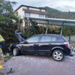 Złockie, kolizja, wiata przystankowa, Opel Astra
