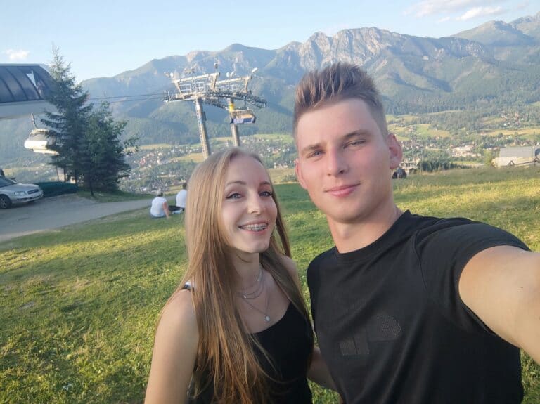 Brunary-Gorlice-Nowy Sącz. Poszukiwany genetyczny bliźniak Adriana! Stawką jest jego życie…