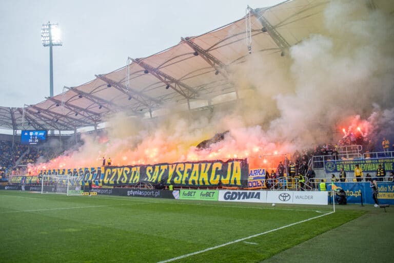 Arka – Sandecja: 2:1. Koniec piłkarskiego sezonu i marzeń o barażach…