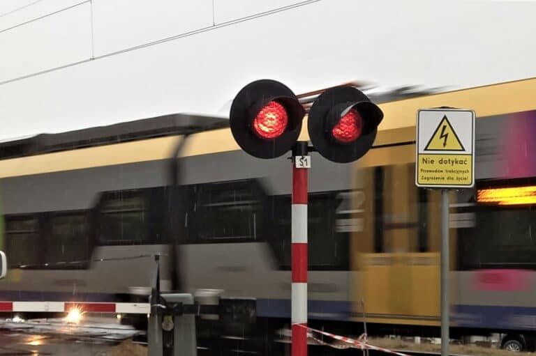 Problemy przy budowie odcinka linii kolejowej 104. Umowa z wykonawcą wypowiedziana