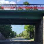 Tu jest Polska, baner w barwach narodowych, flaga, Nowy Sącz, Aktywiści Nowy Sącz, Mariusz Bożyk, most lwowski
