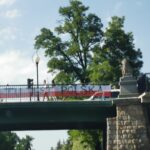 Tu jest Polska, baner w barwach narodowych, flaga, Nowy Sącz, Aktywiści Nowy Sącz, Mariusz Bożyk, most lwowski
