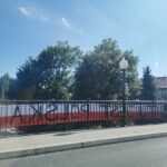 Tu jest Polska, baner w barwach narodowych, flaga, Nowy Sącz, Aktywiści Nowy Sącz, Mariusz Bożyk, most lwowski