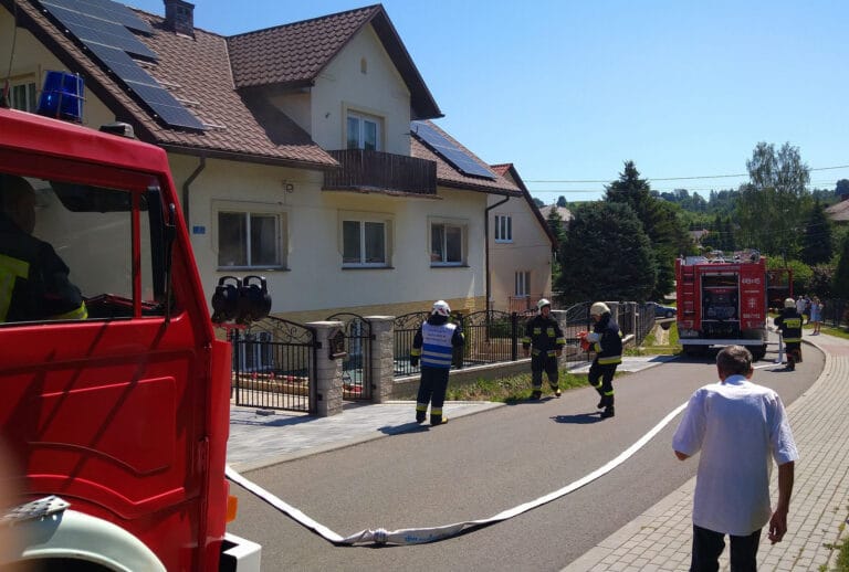 Akcja gaśnicza w centrum Bobowej