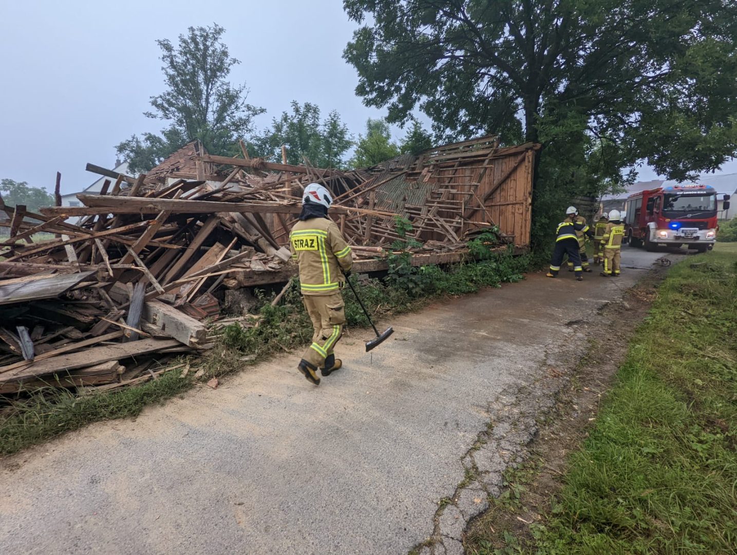 Biała Wyżna, naruszona konstrukcja, zalany sklep, respirator, akcje strażackie