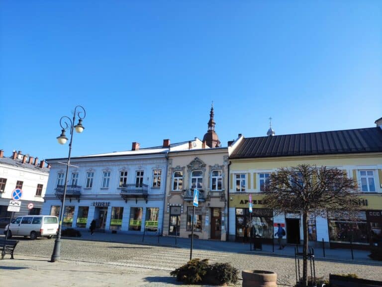 Ruch pieszy i kołowy w Nowym Sączu na chwilę zastygnie