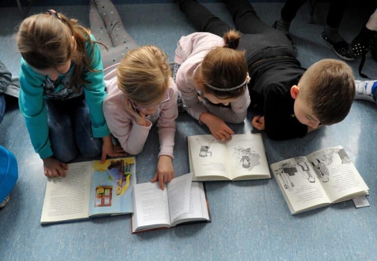 Rusza wypłata wyprawki szkolnej z programu „Dobry start”, złożono już ponad 1,3 mln wniosków