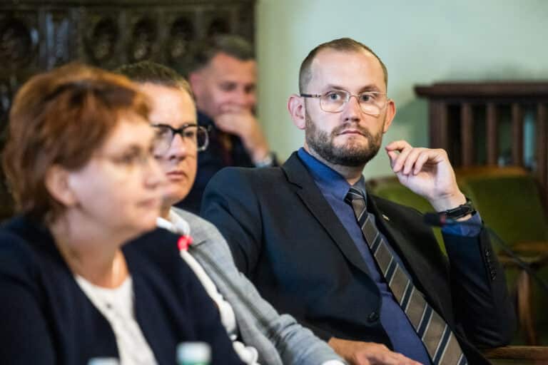 Echa referendum na sesji Rady Miasta Nowego Sącza. Jest pomysł co zrobić z zaoszczędzoną kwotą