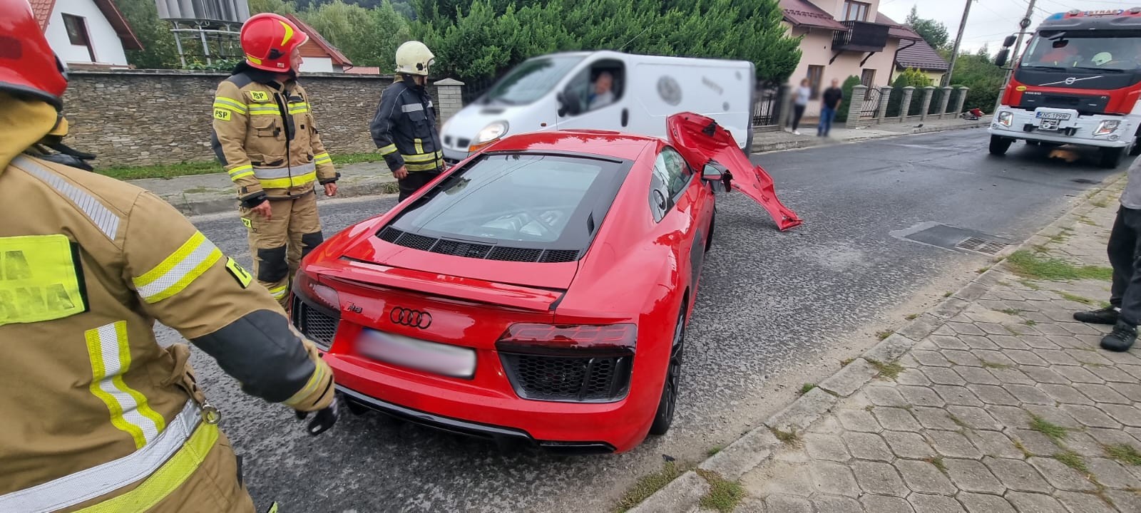 Stary Sącz - kierowca wjechał w ogrodzenie