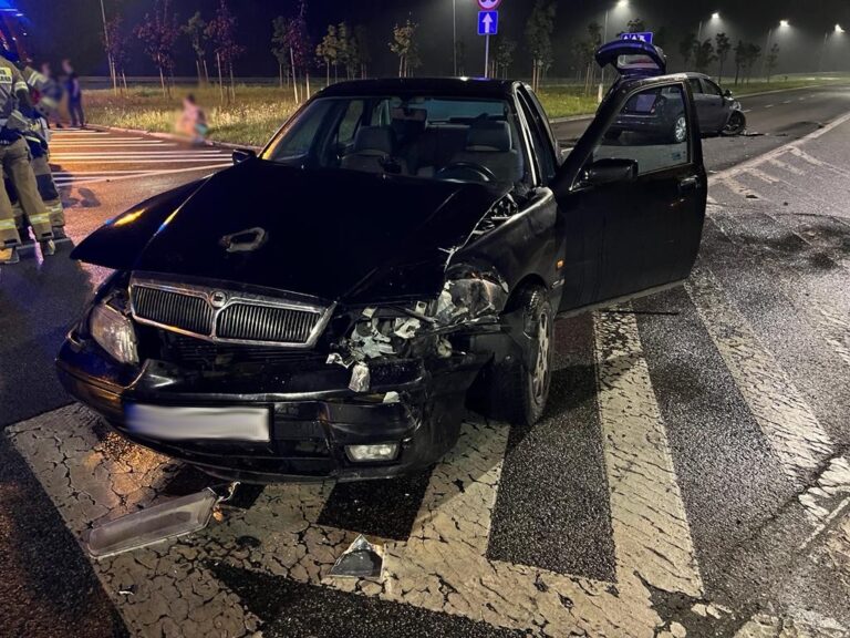 Nowy Sącz. Zderzenie osobówek na „dzikim rondzie”