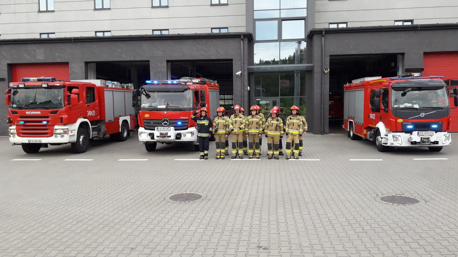 hołd dla zmarłego strażaka
