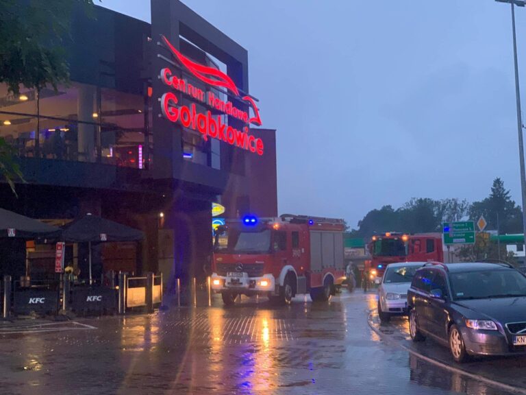 W Centrum Handlowym Gołąbkowice podejrzewano pożar