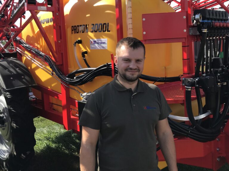 Agropromocja. Klienci chcą dotknąć sprzęt przed zakupem