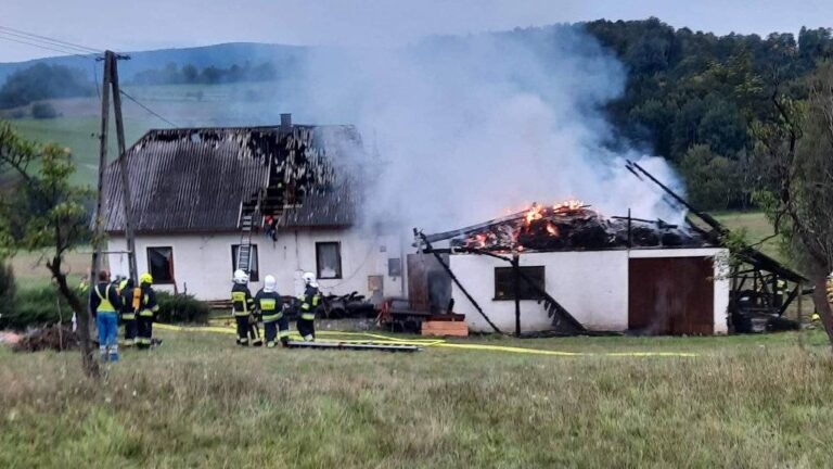 Pijany wujek podpalił stodołę. Ogień przeniósł się na dom