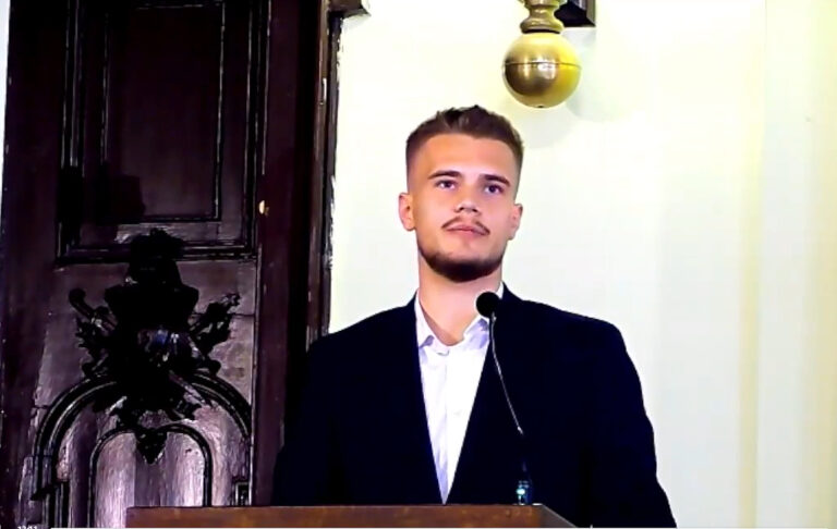 Młodzi sądeczanie apelują o uchylenie przyjętej przez sądeckich radnych Samorządowej Karty Praw Rodzin