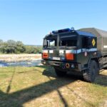 pojazd patrolu saperskiego w pobliżu miejsca znalezienia niewybuchu