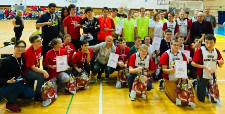 250 osób bawiło się i zwyciężało w XV Sądeckim Turnieju Boccia