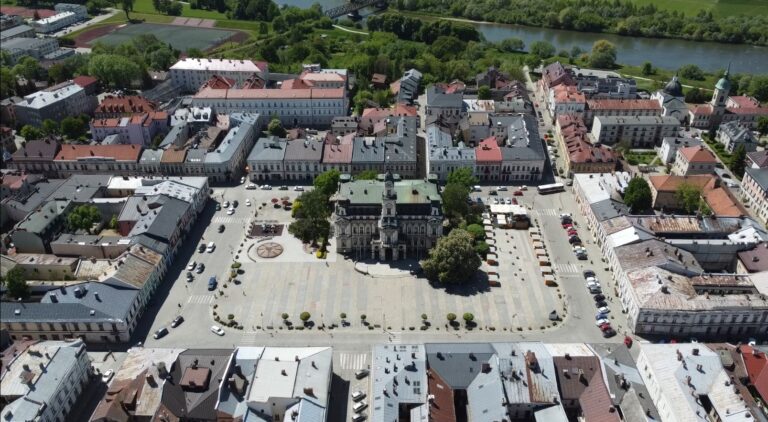 Kolejny rok ubywa sądeczan, przybywa rozwodów i studentów, ale zarabiamy znacznie mniej niż tarnowianie