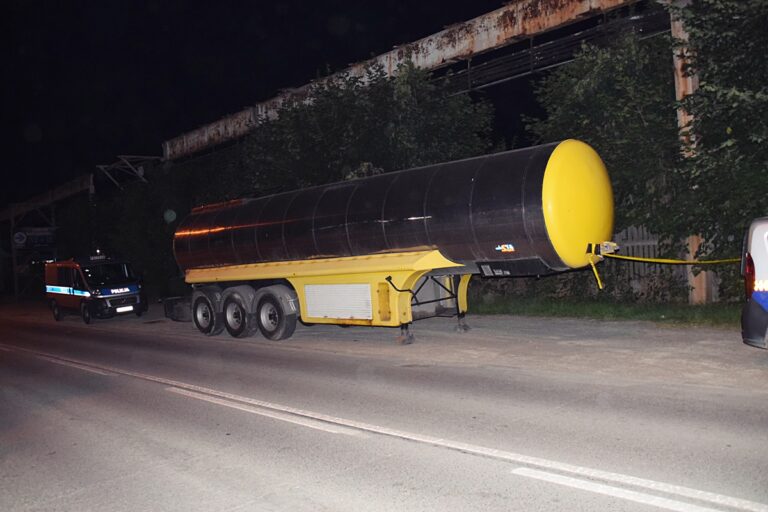 ,,Bomba ekologiczna” wywieziona z byłej rafinerii. Akcja kosztowała 74 miliony