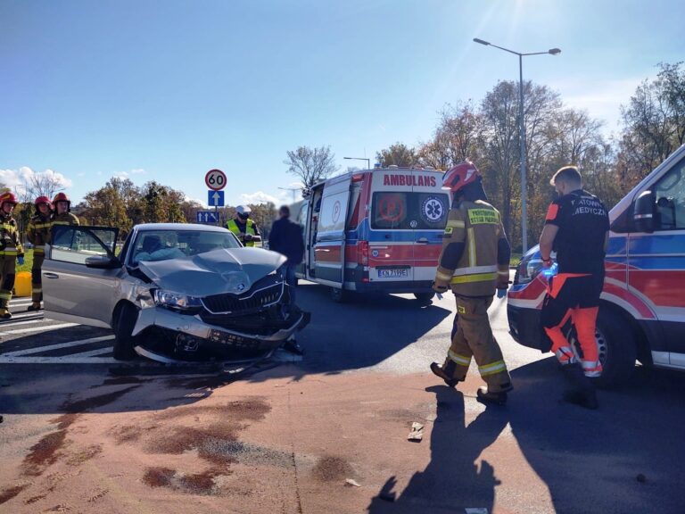 Seria zderzeń na „dzikim rondzie”. Kilka osób trafiło do szpitala