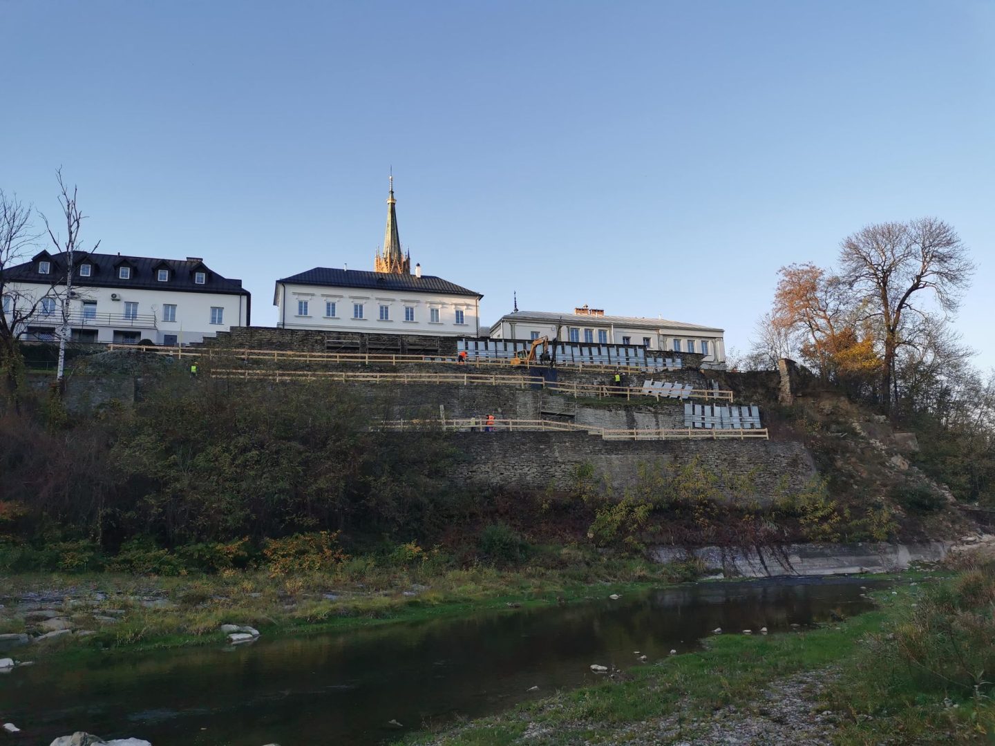 Grybów, osuwisko, stabilizacja, Caritas, ZOL