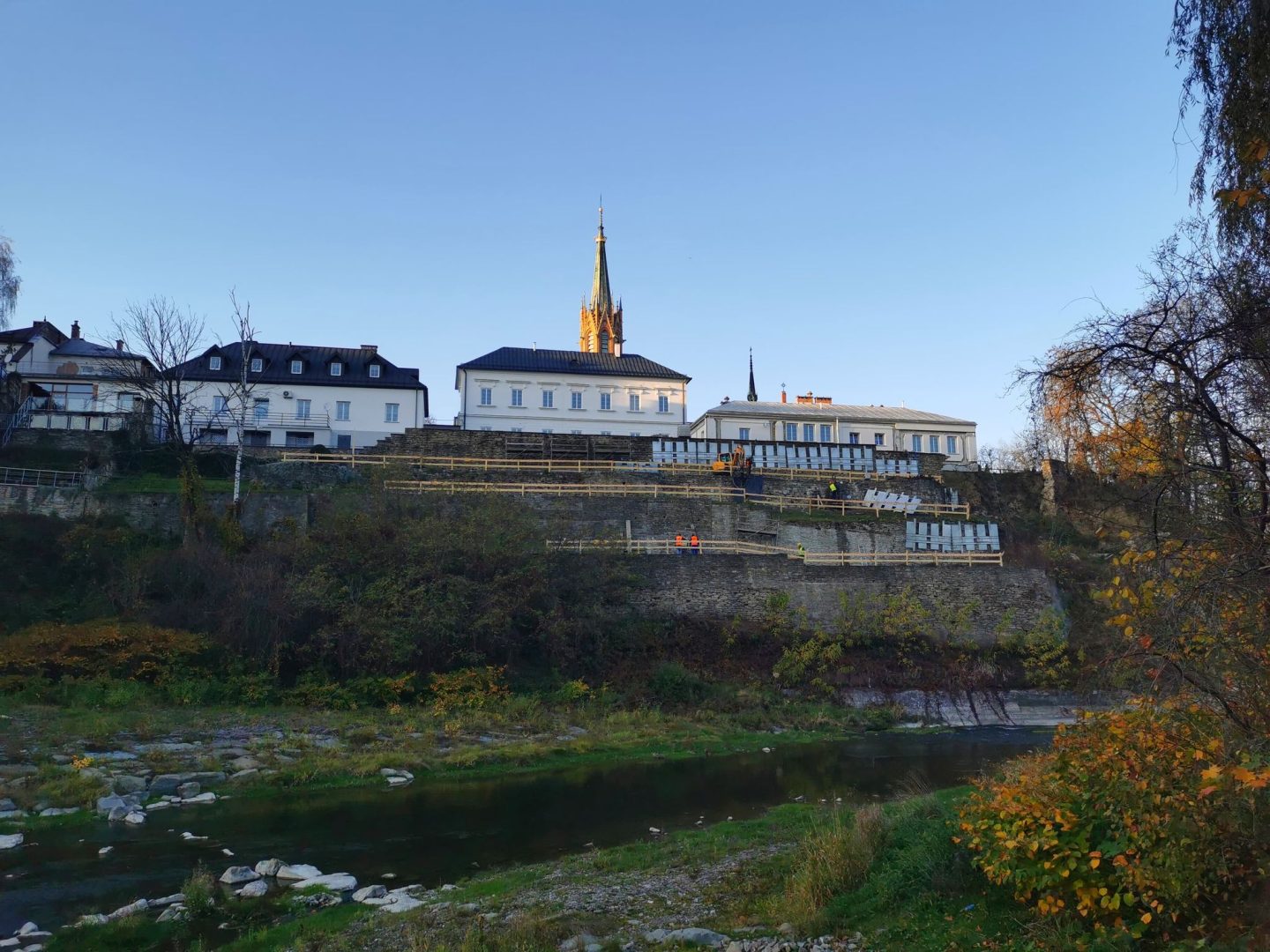 Grybów, osuwisko, stabilizacja, Caritas, ZOL