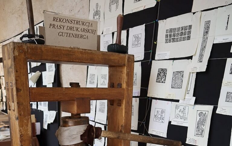 Pokazy dawnego drukarstwa, drzeworytu i pieczęci miasta Nowego Sącza