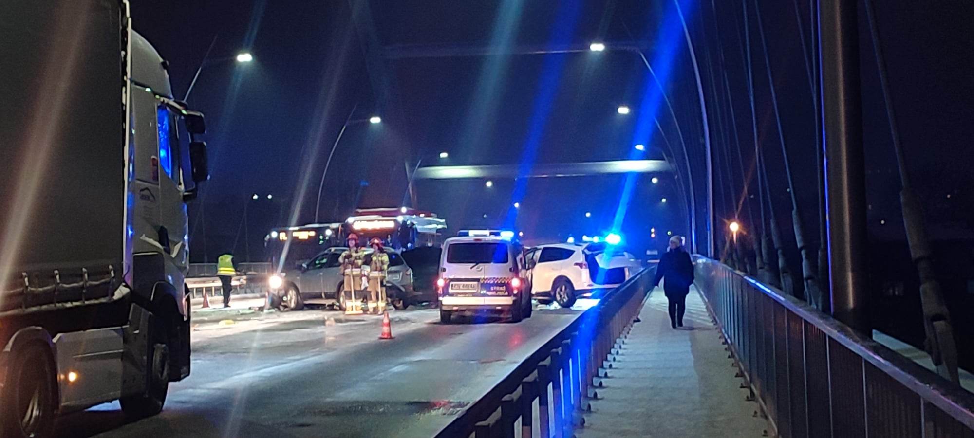 most heleński, Nowy Sącz, zderzenie trzech osobówek