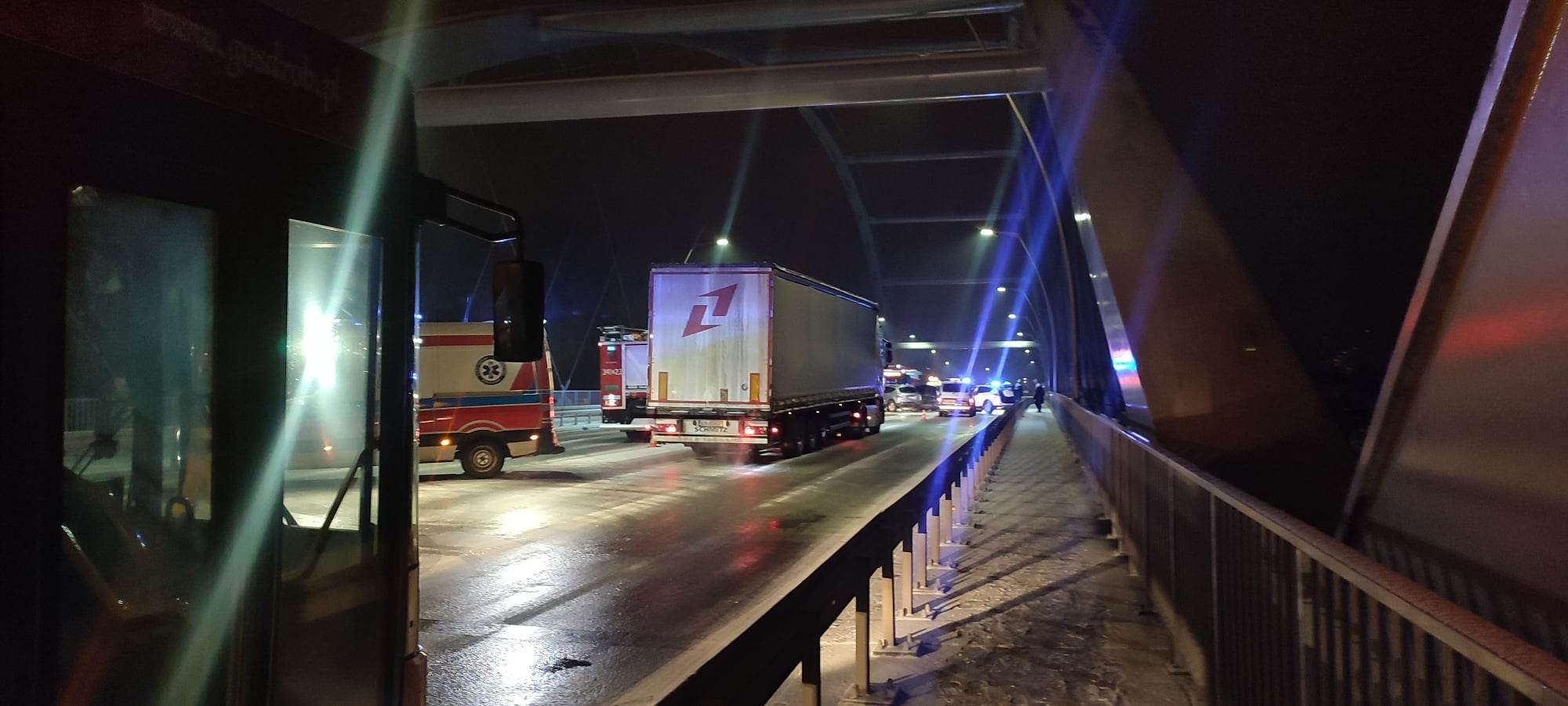 most heleński, Nowy Sącz, zderzenie trzech osobówek
