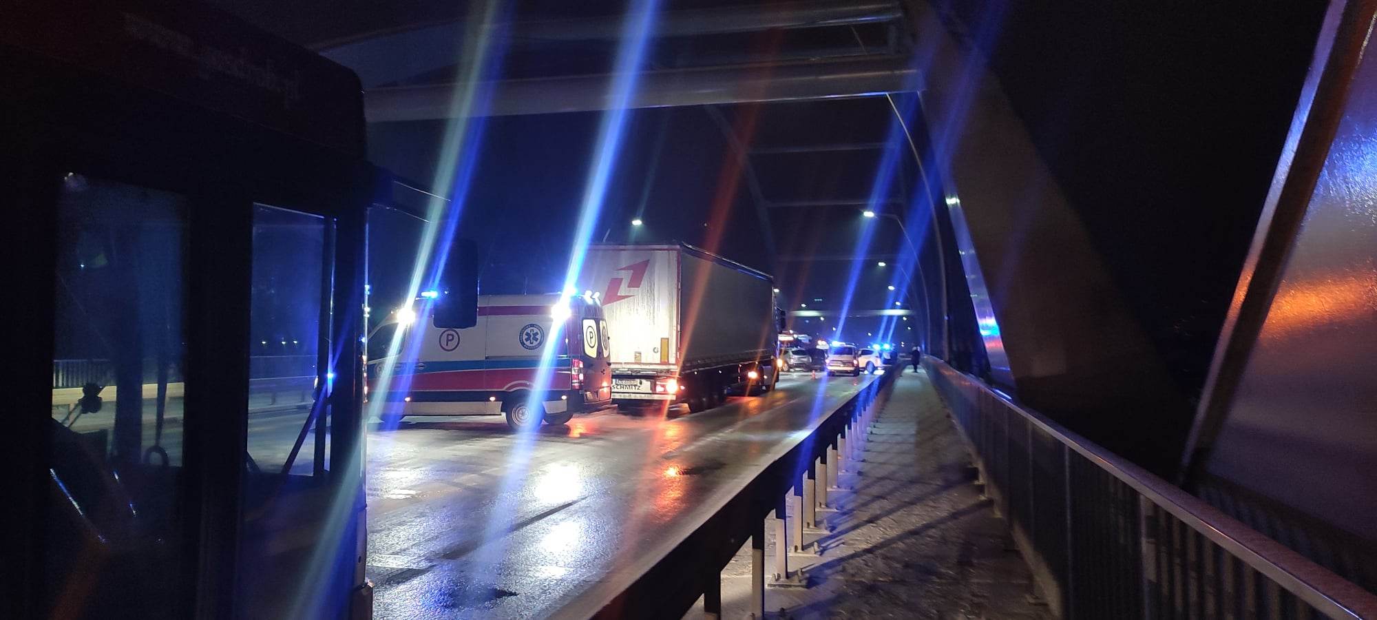 most heleński, Nowy Sącz, zderzenie trzech osobówek