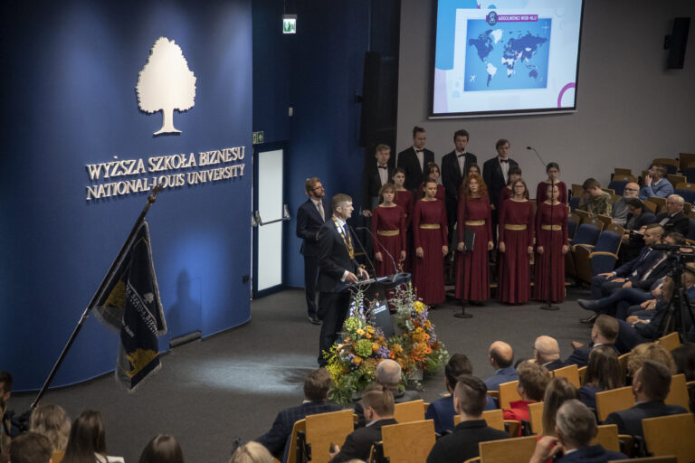 5100 nowych studentów i słuchaczy studiów podyplomowych. WSB-NLU na liście najpopularniejszych polskich uczelni według Ministerstwa Edukacji i Nauki