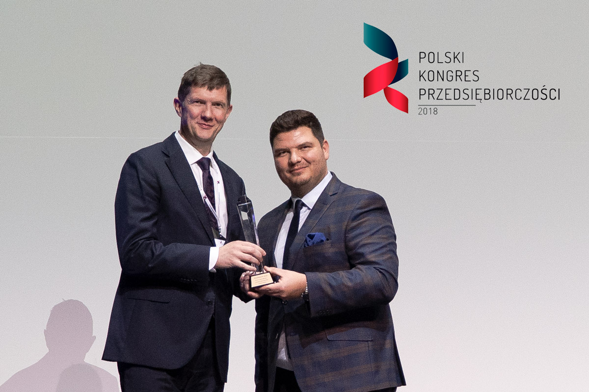 Wyższa Szkoła Biznesu - National Louis University z nagrodą Fundament 2022