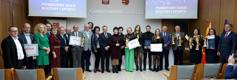 Nagrody finansowe od władz i samorządu powiatu dla sportowców i trenerów