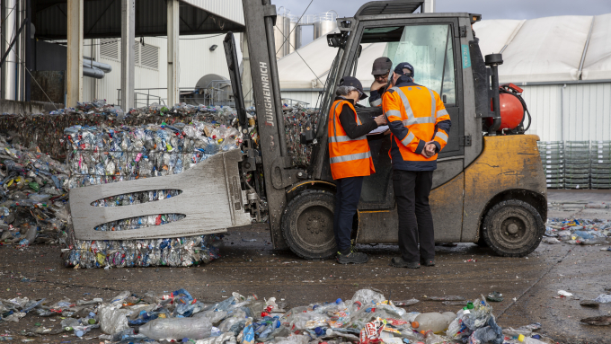 Na każdego Europejczyka przypada średnio ok. 34 kg śmieci z opakowań sztucznych. Pomóc mają fundusze europejskie