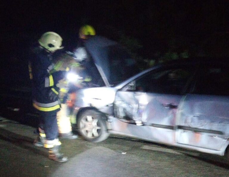 Trzycierz. Piaskarka uderzyła w samochody osobowe (zdjęcia)